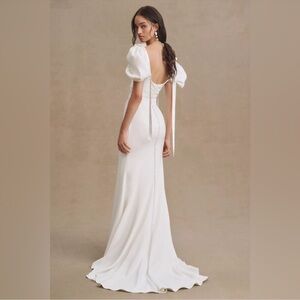 Lisse Crepe the Eloise wedding gown boasts dramatic puff sleeves NWT NEW plus